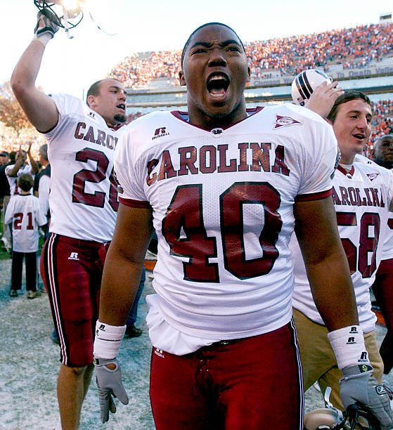 south-carolina-defensive-end-eric-norwood-celebrates-the-gamecocks-picture-id112959102
