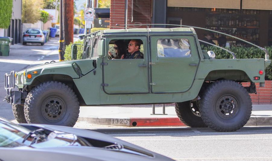 Arnold-Scharzenegger-Hummer-H1-SUV-LA.jpg